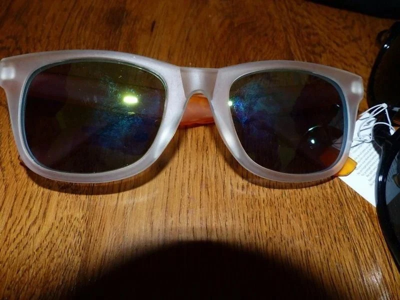 lunette de soleil effet miroir monture blanche blanche orange noter provence
